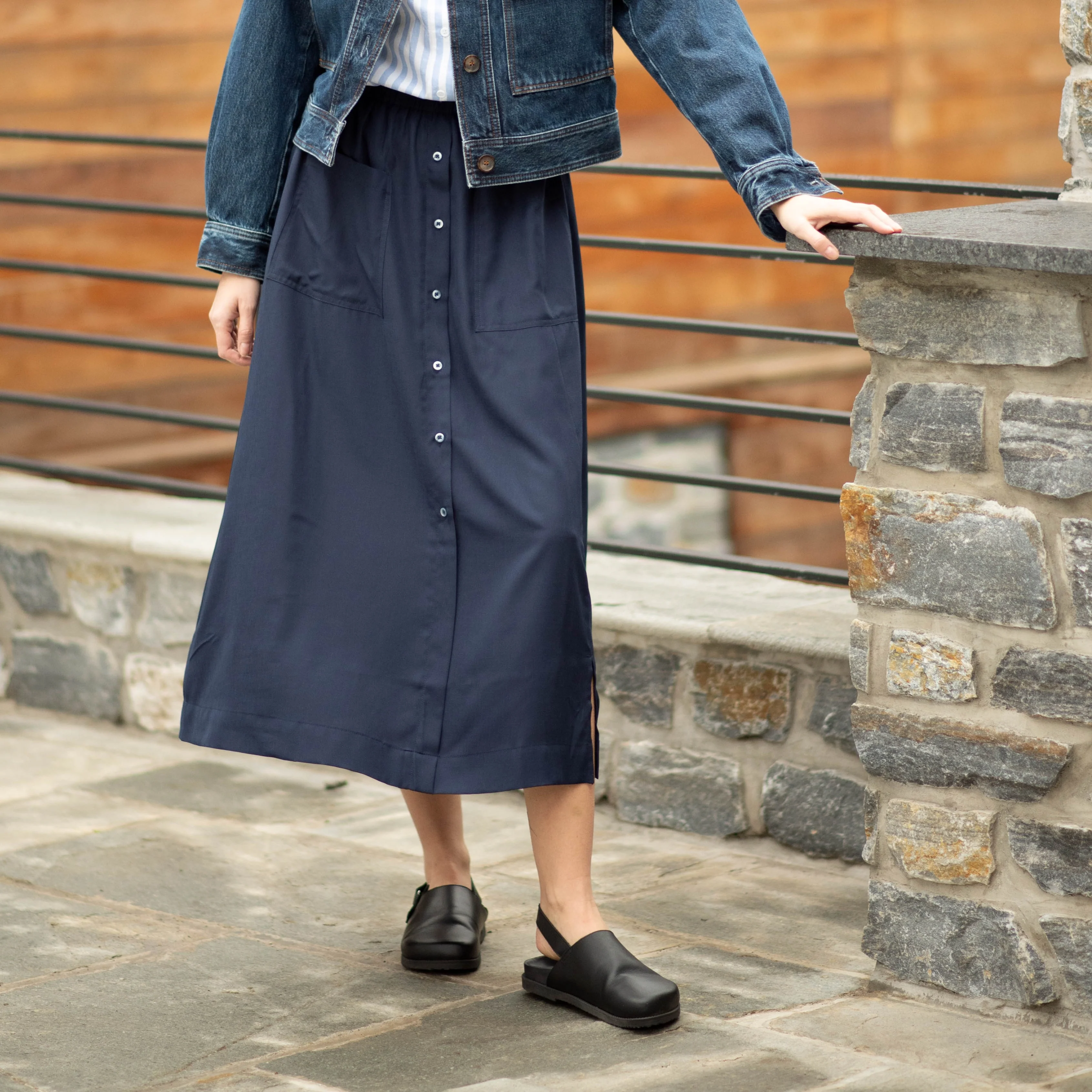 Crepe Button Down | Navy - Image 7