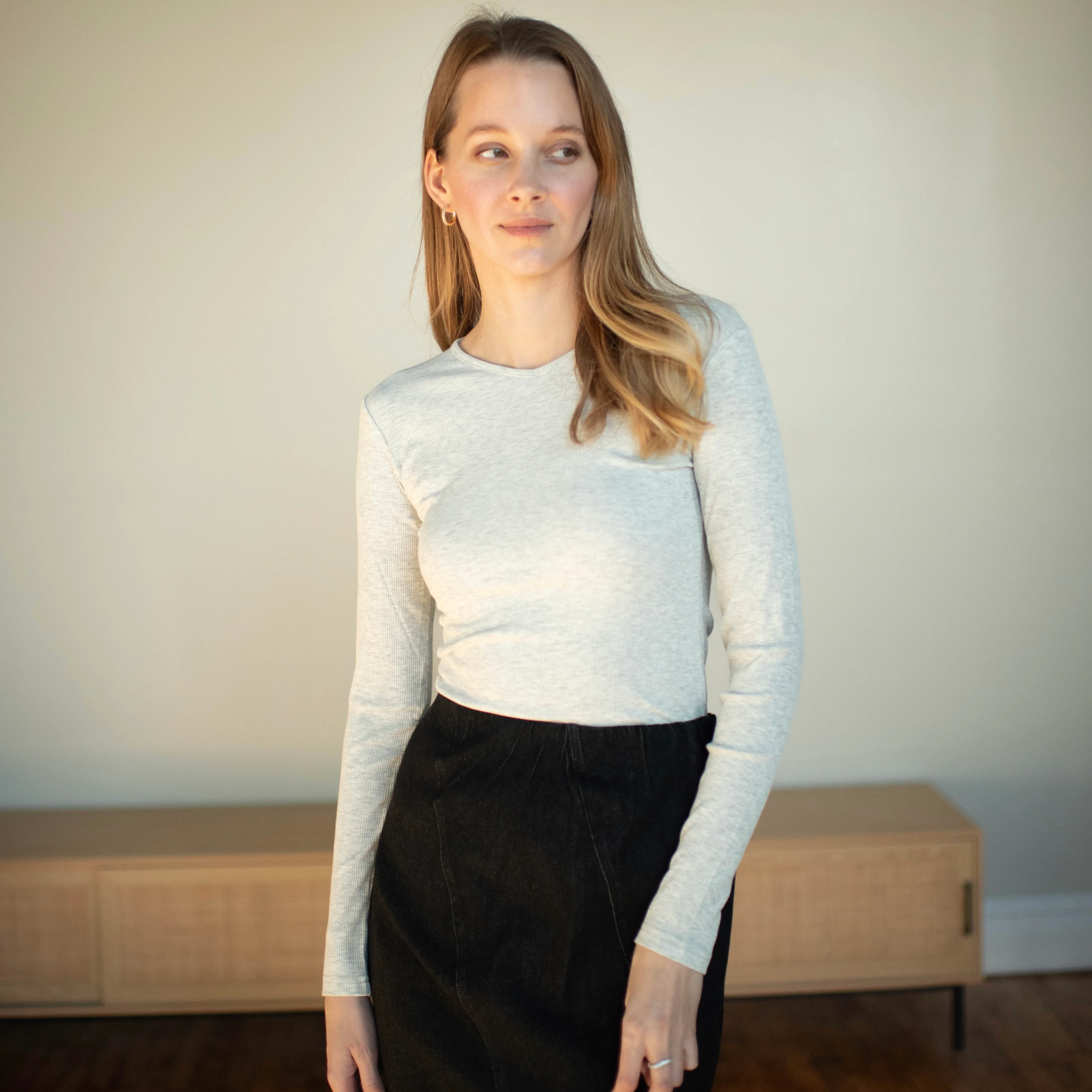 Ribbed V-neck Tee | Light Gray - Image 4