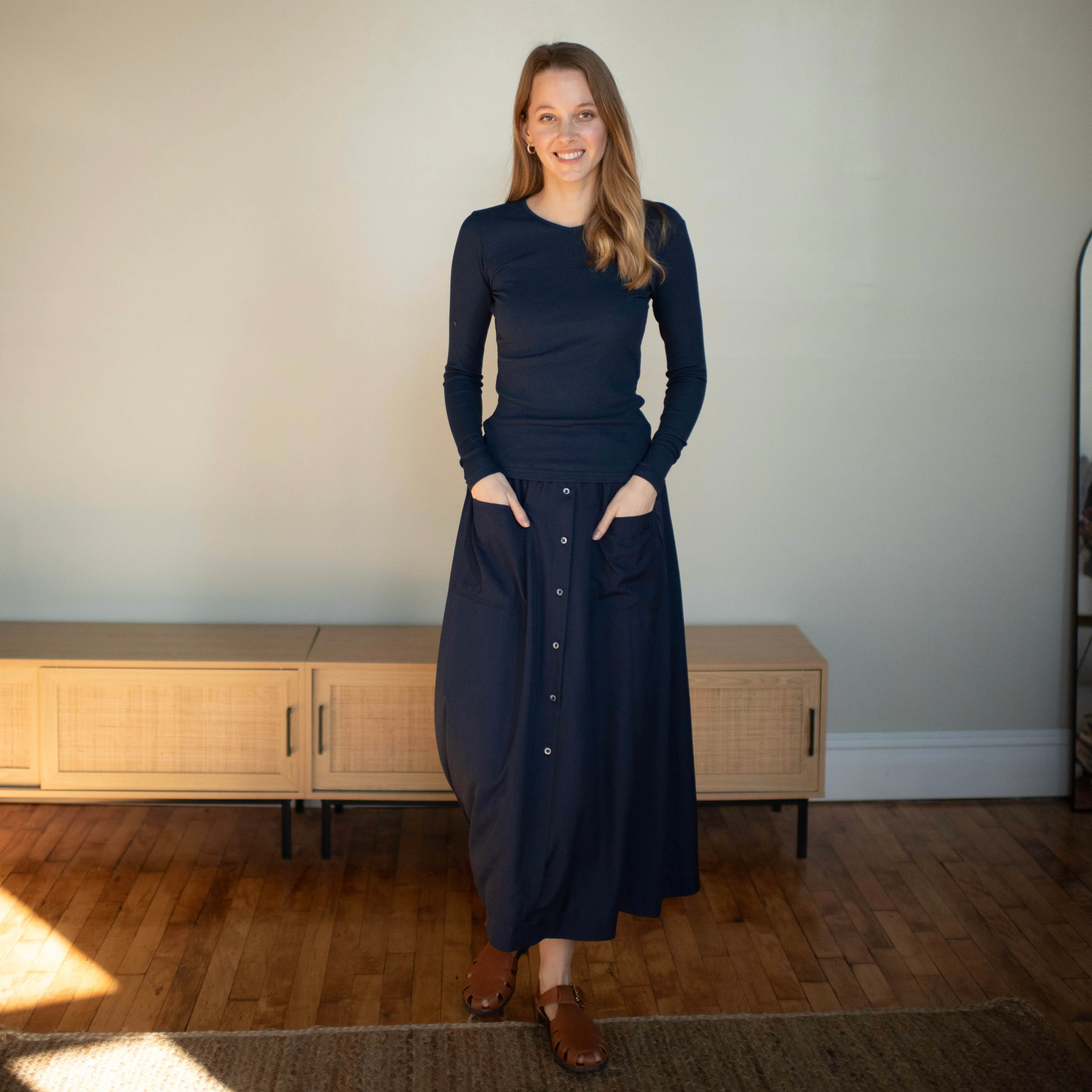 Ribbed V-Neck Tee | Navy - Image 5