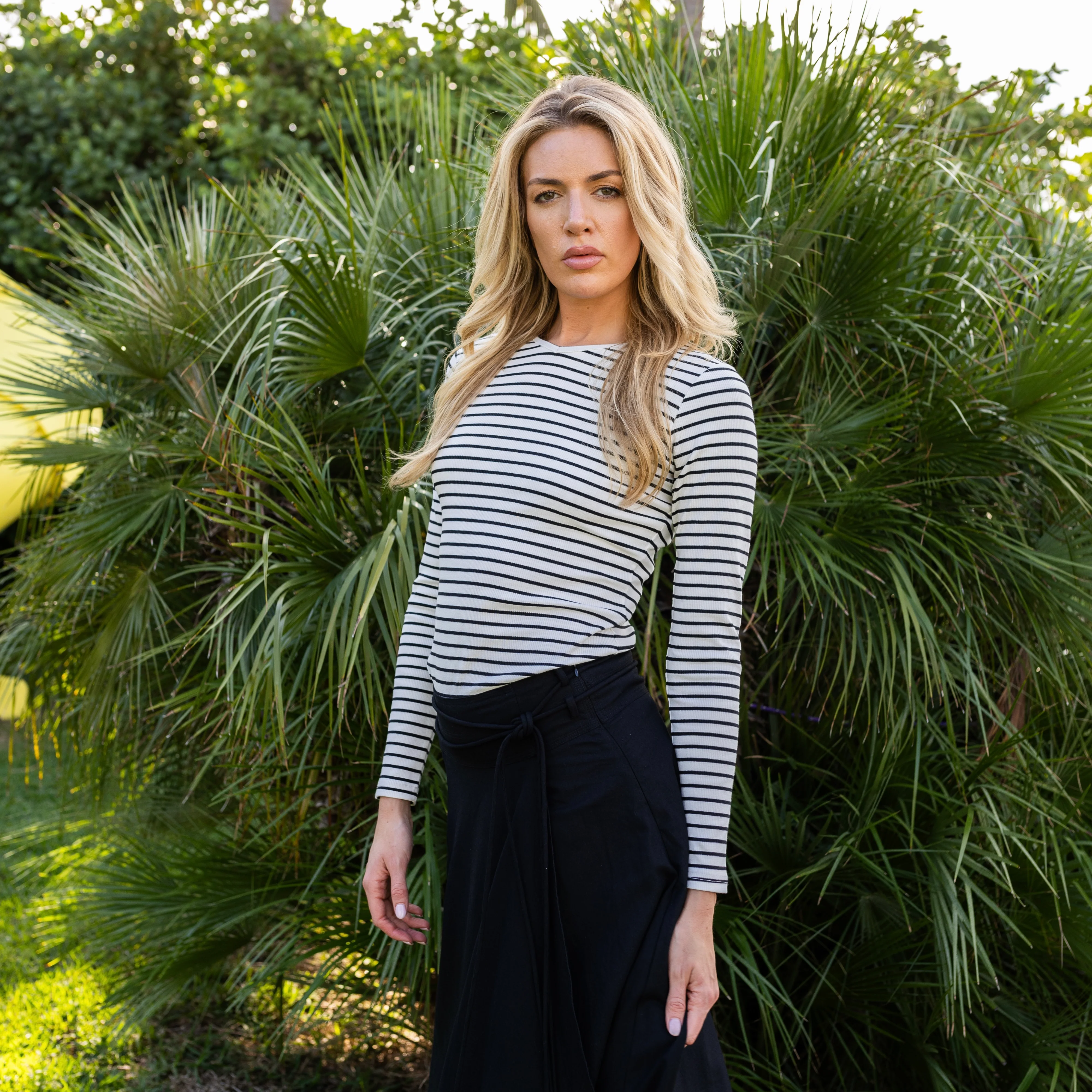 Striped Rib V-neck | White/Black - Image 3