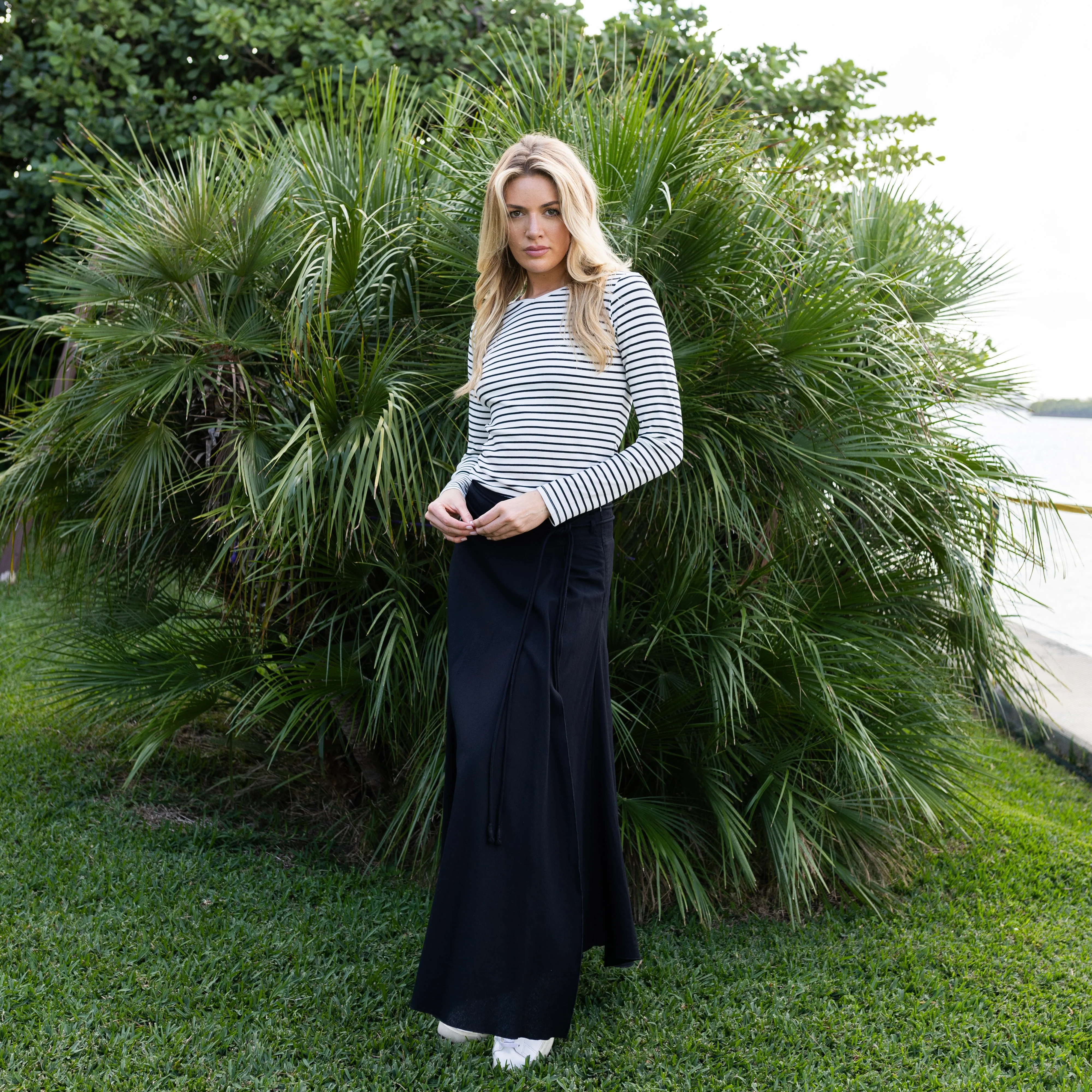 Striped Rib V-neck | White/Black - Image 6